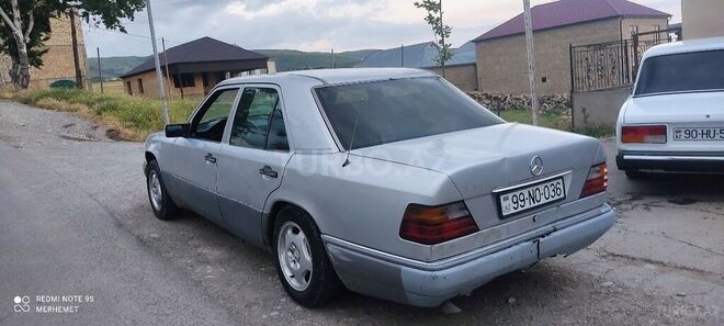 Mercedes E 200 1993, 260,000 km - 2.0 l - Şamaxı