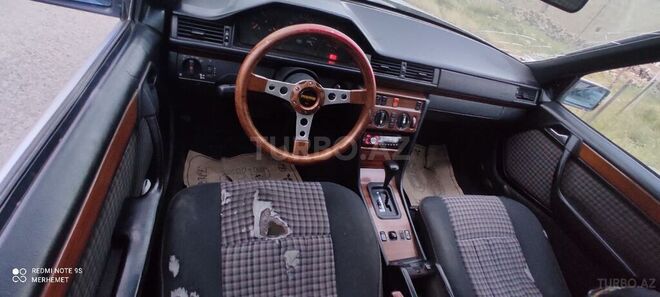 Mercedes E 200 1993, 260,000 km - 2.0 l - Şamaxı