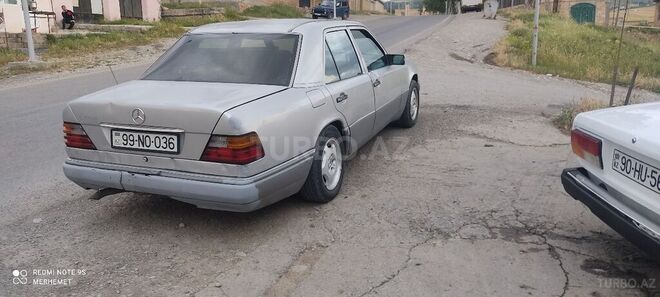 Mercedes E 200 1993, 260,000 km - 2.0 l - Şamaxı
