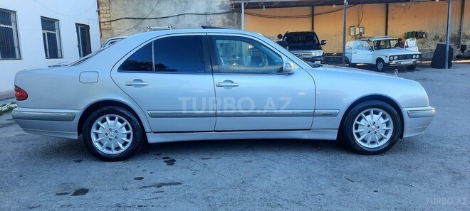 Mercedes E 320 2001, 268,000 km - 3.2 l - Bakı