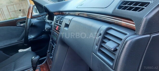 Mercedes E 320 2001, 268,000 km - 3.2 l - Bakı