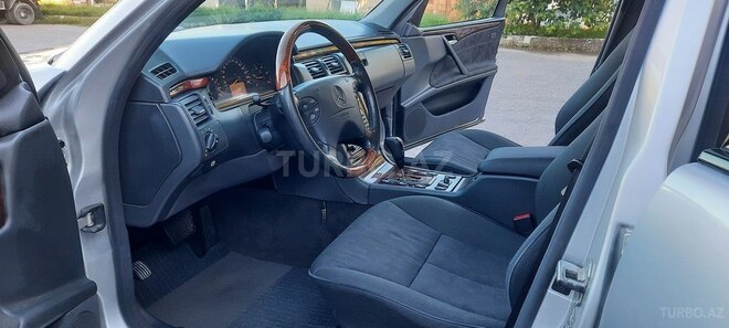 Mercedes E 320 2001, 268,000 km - 3.2 l - Bakı