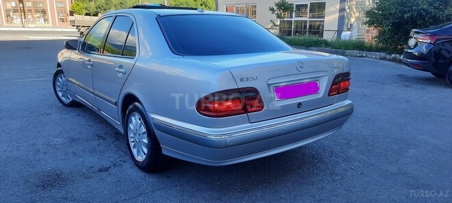 Mercedes E 320 2001, 268,000 km - 3.2 l - Bakı