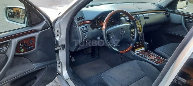 Mercedes E 320 2001, 268,000 km - 3.2 l - Bakı