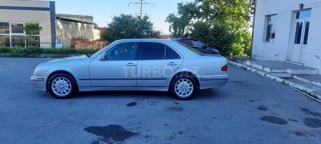 Mercedes E 320 2001, 268,000 km - 3.2 l - Bakı