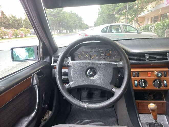 Mercedes E 200 1990, 593,000 km - 2.0 l - Sumqayıt