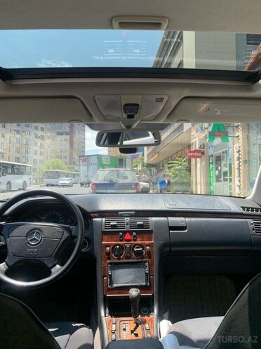 Mercedes E 240 1999, 300,000 km - 2.4 л - Bakı