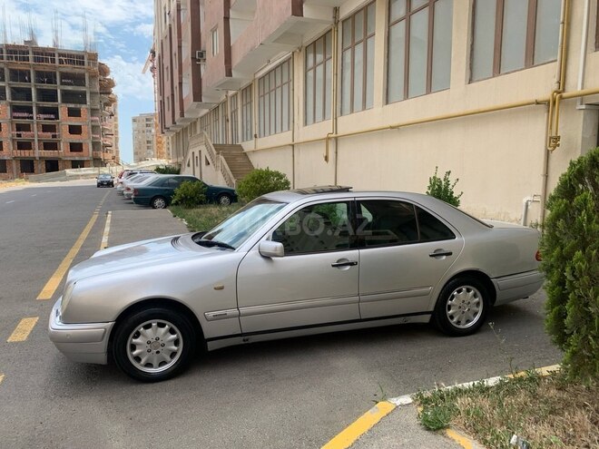 Mercedes E 240 1999, 300,000 km - 2.4 л - Bakı