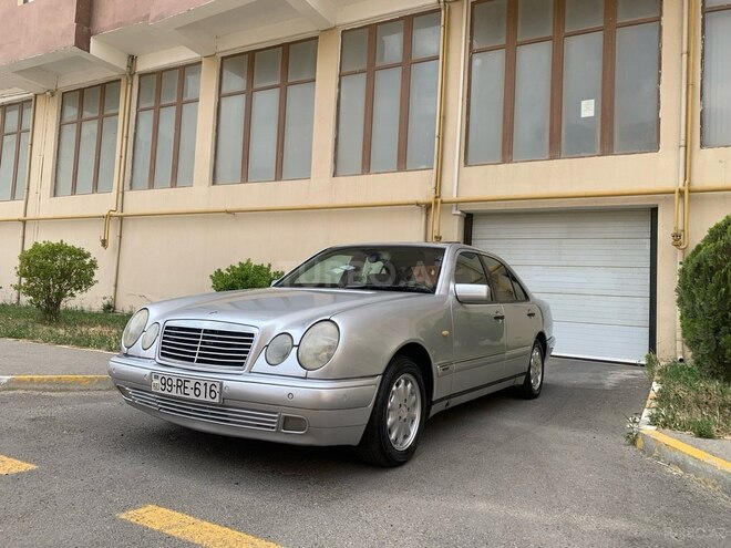 Mercedes E 240 1999, 300,000 km - 2.4 л - Bakı