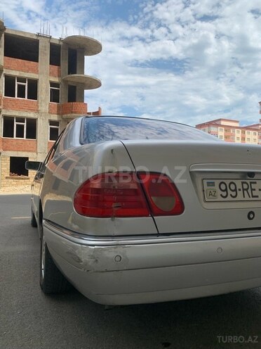 Mercedes E 240 1999, 300,000 km - 2.4 л - Bakı