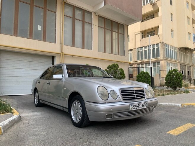 Mercedes E 240 1999, 300,000 km - 2.4 л - Bakı