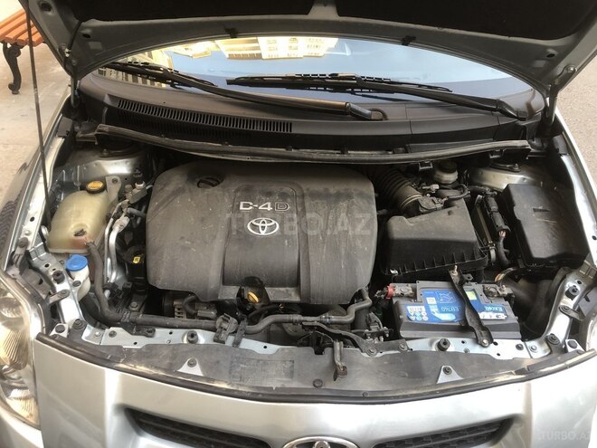 Toyota Auris 2009, 182,000 km - 1.4 l - Bakı