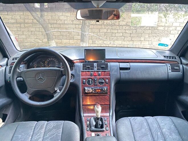 Mercedes E 200 1998, 236,500 km - 2.0 l - Xızı