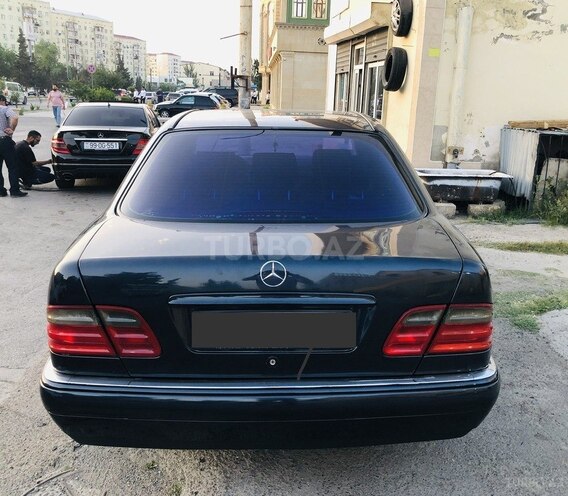 Mercedes E 240 1999, 390,000 km - 2.4 l - Sumqayıt
