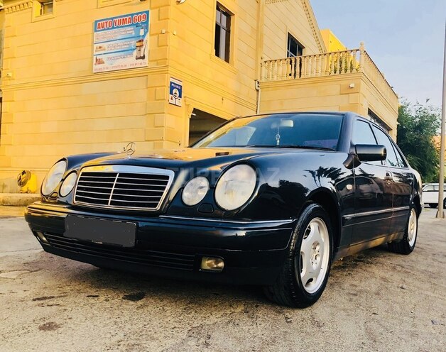 Mercedes E 240 1999, 390,000 km - 2.4 l - Sumqayıt