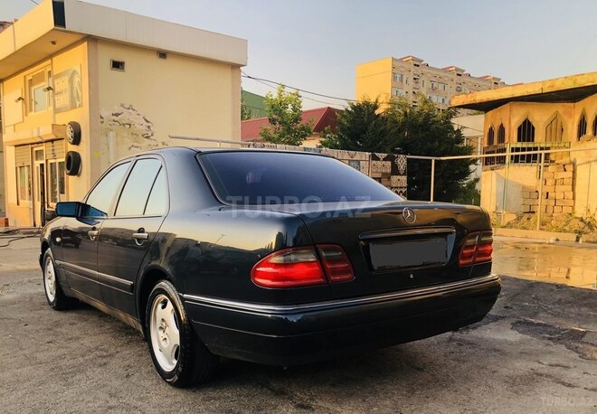 Mercedes E 240 1999, 390,000 km - 2.4 l - Sumqayıt