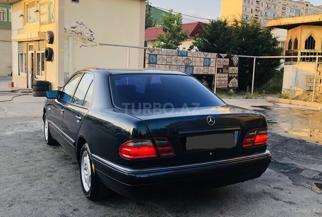 Mercedes E 240 1999, 390,000 km - 2.4 l - Sumqayıt