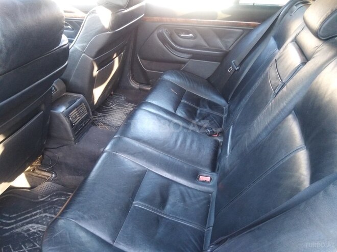 BMW 528 1995, 300,000 km - 2.8 l - Sumqayıt