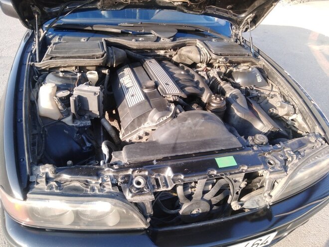 BMW 528 1995, 300,000 km - 2.8 l - Sumqayıt
