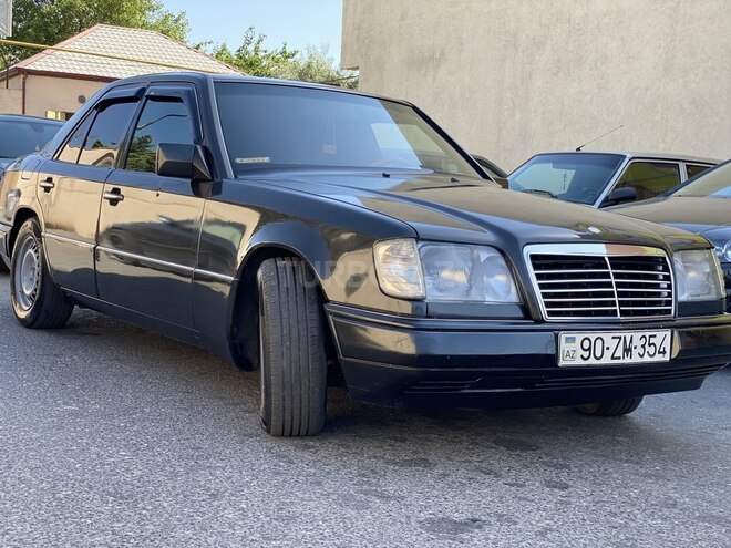 Mercedes E 220 1993, 349,000 km - 2.2 l - Bakı