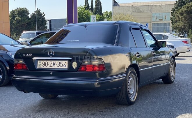 Mercedes E 220 1993, 349,000 km - 2.2 l - Bakı