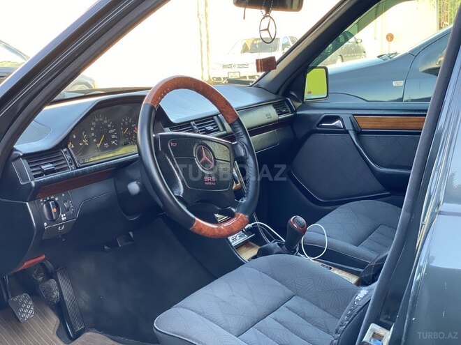 Mercedes E 220 1993, 349,000 km - 2.2 l - Bakı