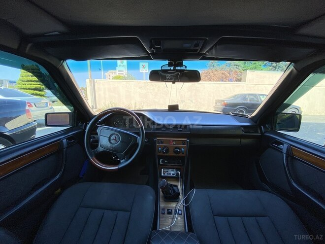 Mercedes E 220 1993, 349,000 km - 2.2 l - Bakı