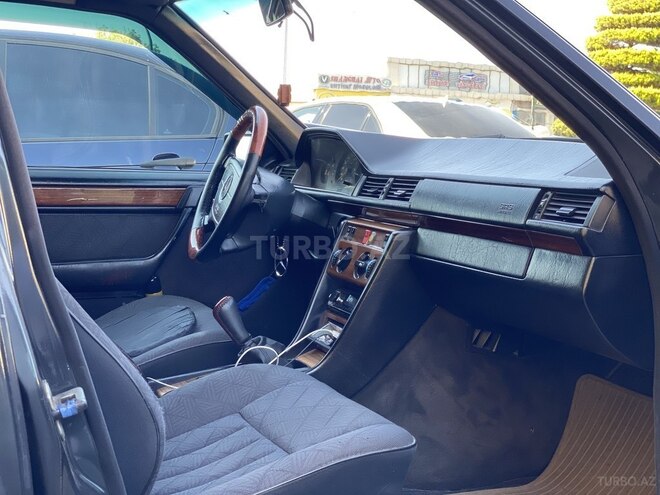 Mercedes E 220 1993, 349,000 km - 2.2 l - Bakı