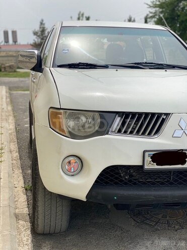 Mitsubishi L200 2008, 300,000 km - 2.5 l - Bakı