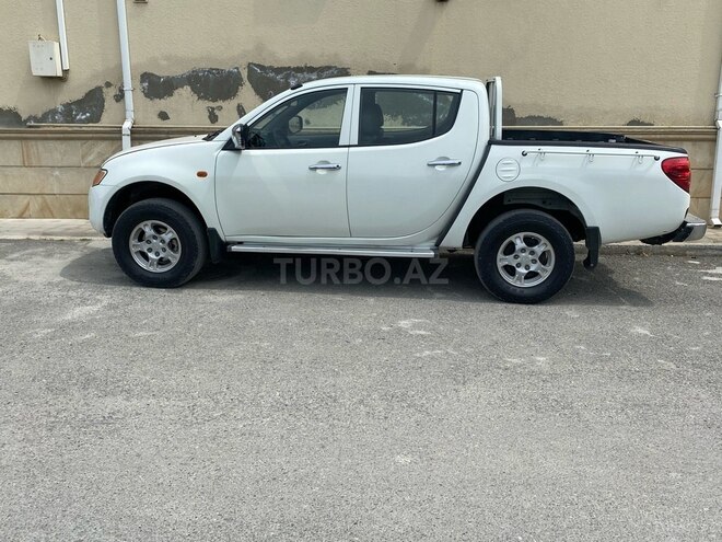 Mitsubishi L200 2008, 300,000 km - 2.5 l - Bakı