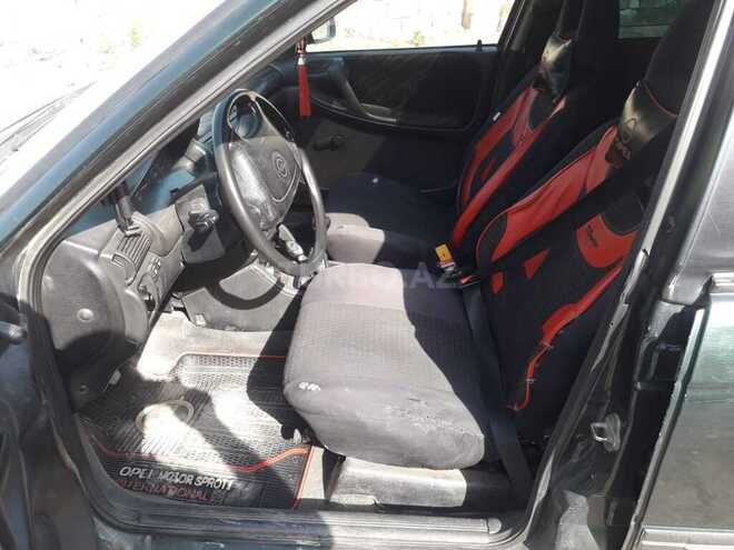 Opel Astra 1994, 300,000 km - 1.6 l - Ucar