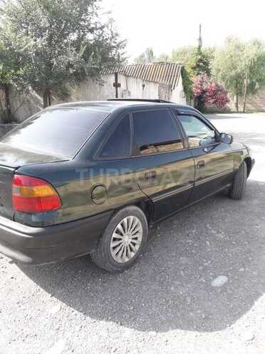 Opel Astra 1994, 300,000 km - 1.6 l - Ucar