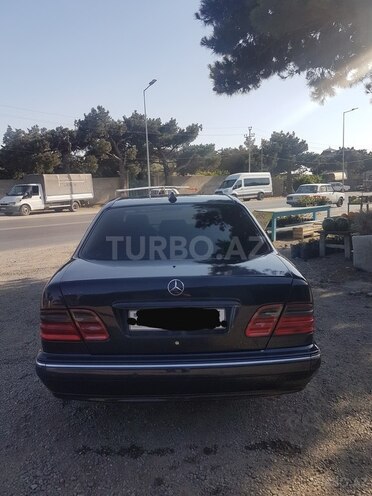 Mercedes E 270 2001, 442,500 km - 2.7 l - Bakı