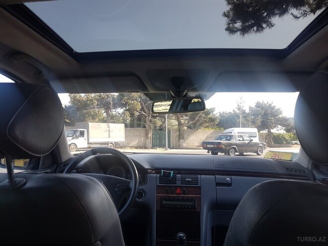 Mercedes E 270 2001, 442,500 km - 2.7 l - Bakı