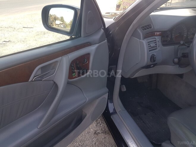 Mercedes E 270 2001, 442,500 km - 2.7 l - Bakı