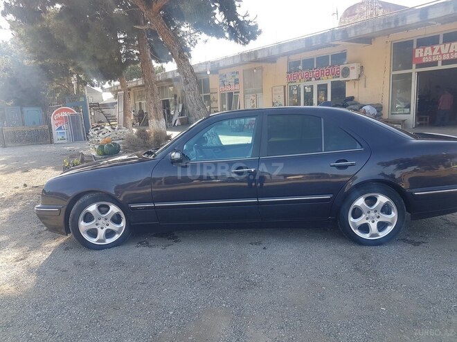 Mercedes E 270 2001, 442,500 km - 2.7 l - Bakı