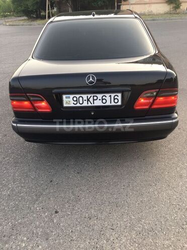 Mercedes E 320 2001, 300,000 km - 3.2 l - Bakı