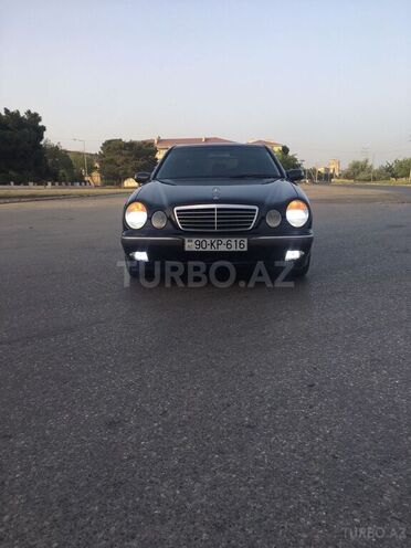 Mercedes E 320 2001, 300,000 km - 3.2 l - Bakı
