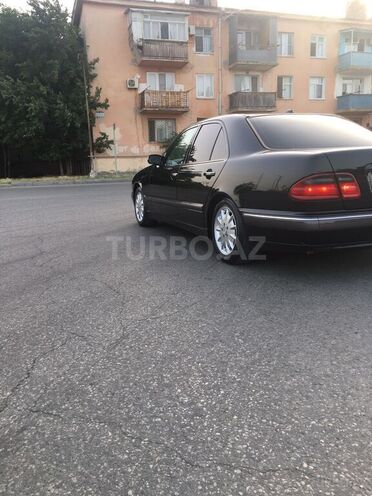 Mercedes E 320 2001, 300,000 km - 3.2 l - Bakı