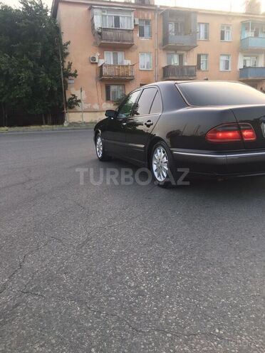 Mercedes E 320 2001, 300,000 km - 3.2 l - Bakı