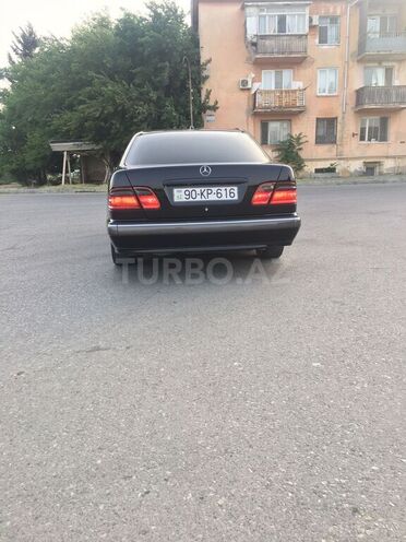 Mercedes E 320 2001, 300,000 km - 3.2 l - Bakı
