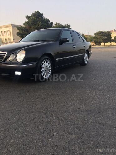 Mercedes E 320 2001, 300,000 km - 3.2 l - Bakı