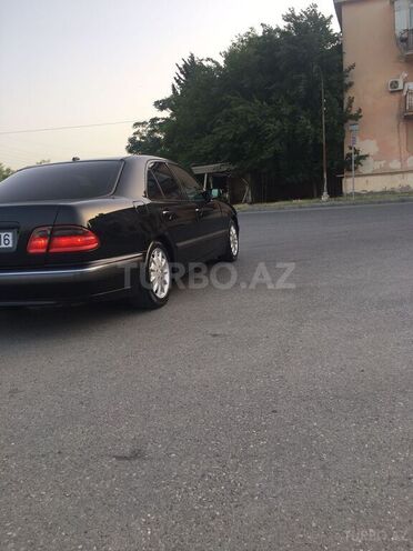 Mercedes E 320 2001, 300,000 km - 3.2 l - Bakı