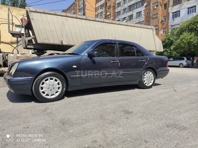 Mercedes E 240 1999, 390,000 km - 2.4 l - Sumqayıt