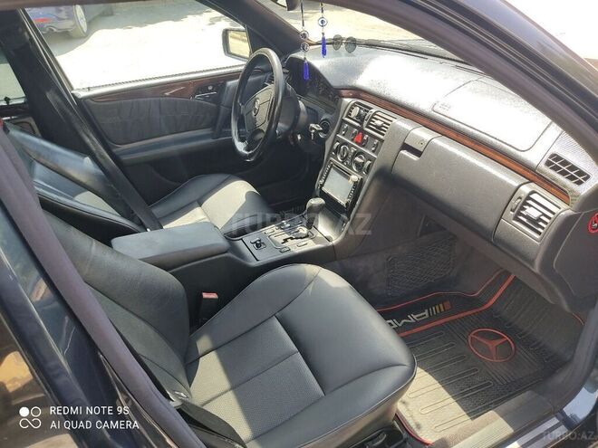 Mercedes E 240 1999, 390,000 km - 2.4 l - Sumqayıt