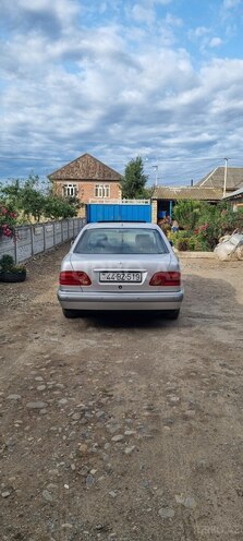 Mercedes E 230 1997, 218,595 km - 2.3 l - Masallı