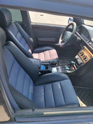 Mercedes E 220 1995, 447,532 km - 2.2 l - Bakı