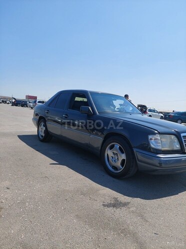 Mercedes E 220 1995, 447,532 km - 2.2 l - Bakı