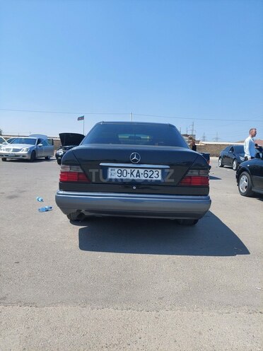 Mercedes E 220 1995, 447,532 km - 2.2 l - Bakı
