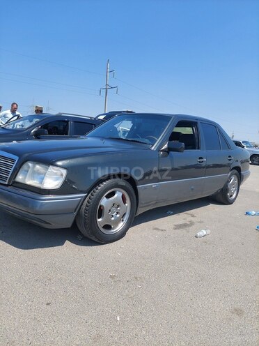 Mercedes E 220 1995, 447,532 km - 2.2 l - Bakı